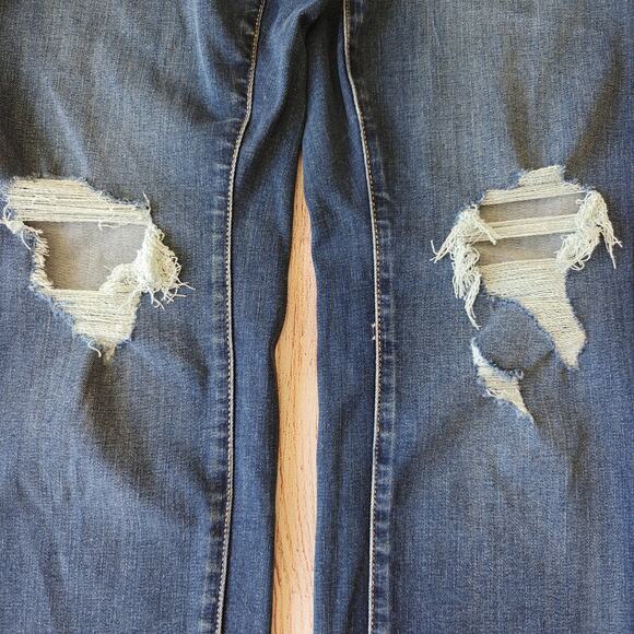 Torrid Ripped Weekend Boyfriend Mid-Rise Jean 00R/10 - Picture 9 of 13